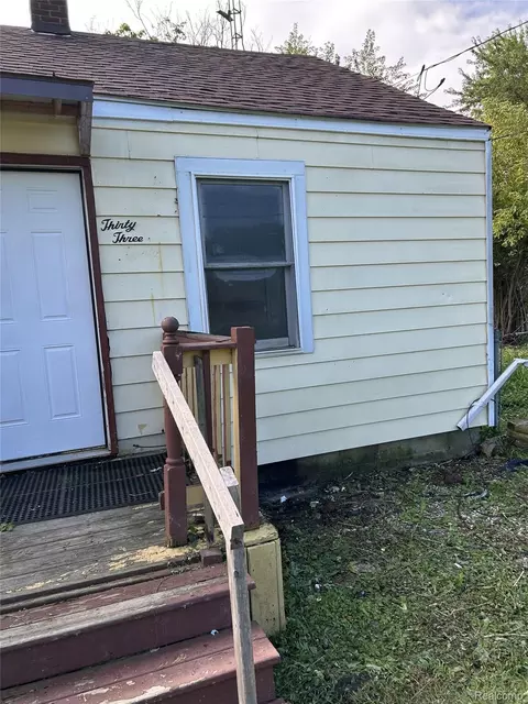 Exterior - 3320 Leith St, Flint, MI 48506 photo 2 of 7
