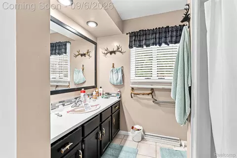 Bath - 623 S Augres River Dr, Au Gres, MI 48703 photo 3 of 3