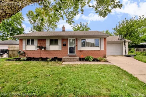 26441 Roberta St, Roseville, MI 48066