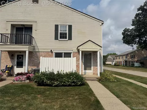 24404 Meadowbridge Dr, Clinton Township, MI 48035