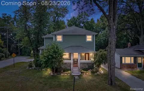 2159 Avondale St, Sylvan Lake, MI 48320
