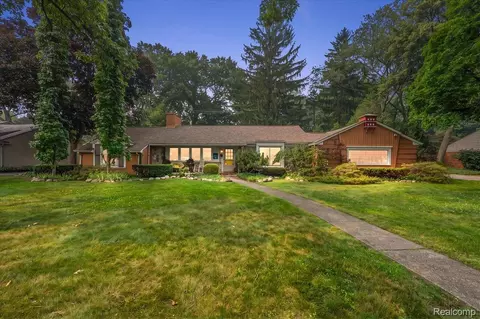 4170 Sandy Ln, Bloomfield Hills, MI 48301