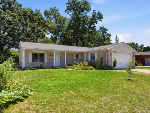 1071 Meadowlark Dr, Waterford, MI 48327