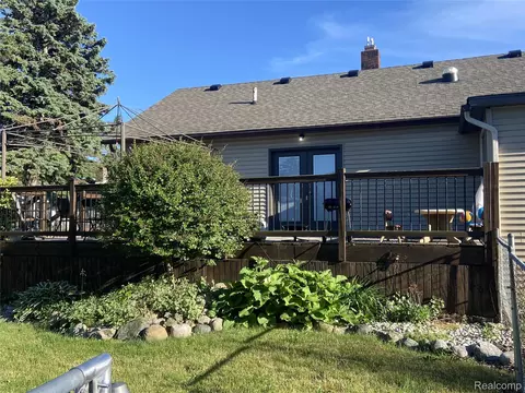 Exterior - 809 Stanton St, Bay City, MI 48708 photo 9 of 12