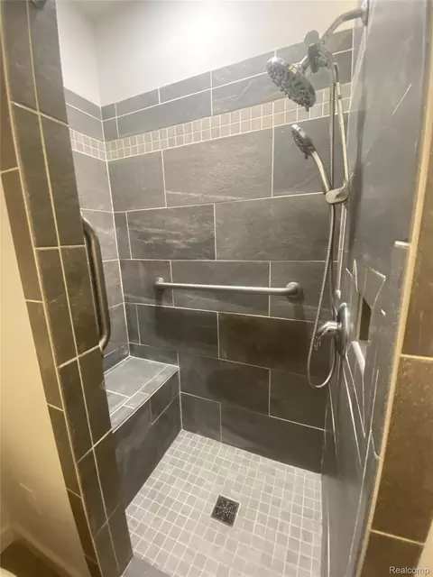 Bath - 809 Stanton St, Bay City, MI 48708 photo 4 of 4
