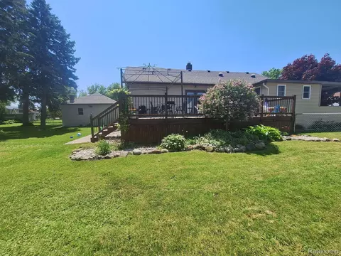 Exterior - 809 Stanton St, Bay City, MI 48708 photo 10 of 12
