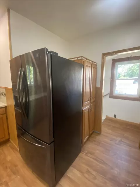 Kitchen - 809 Stanton St, Bay City, MI 48708 photo 4 of 4