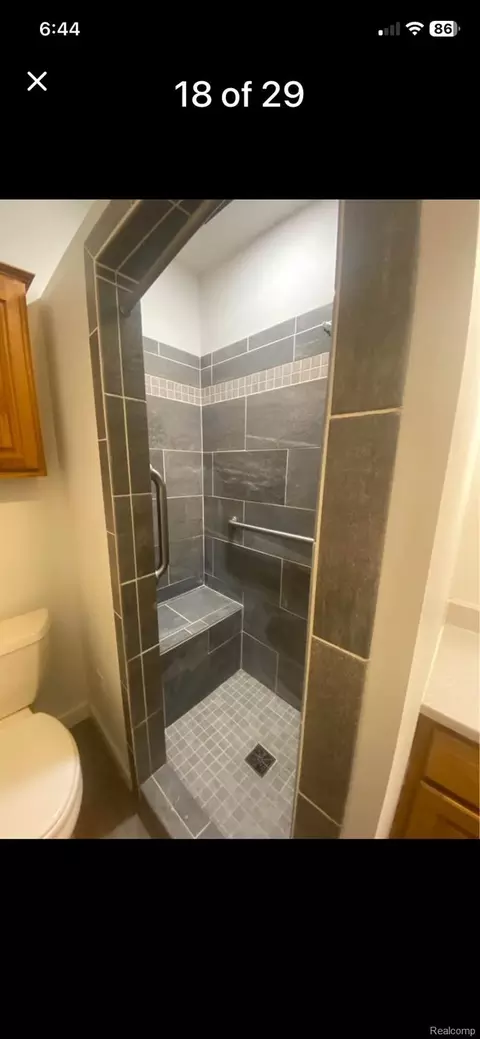Bath - 809 Stanton St, Bay City, MI 48708 photo 3 of 4