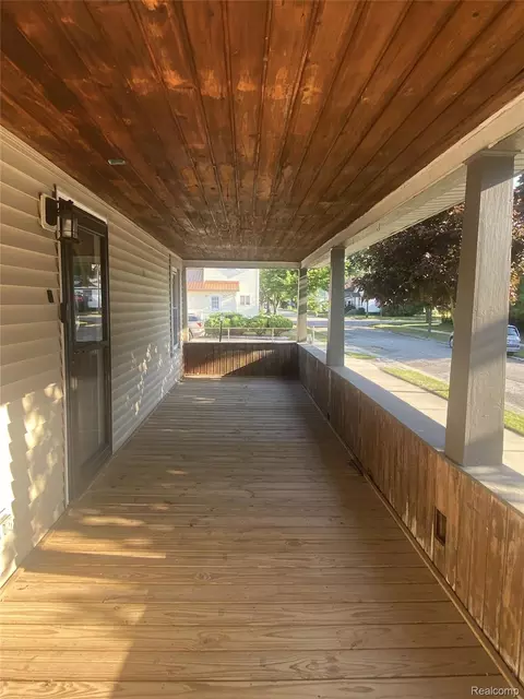 Exterior - 809 Stanton St, Bay City, MI 48708 photo 4 of 12
