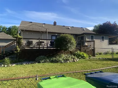 Exterior - 809 Stanton St, Bay City, MI 48708 photo 11 of 12