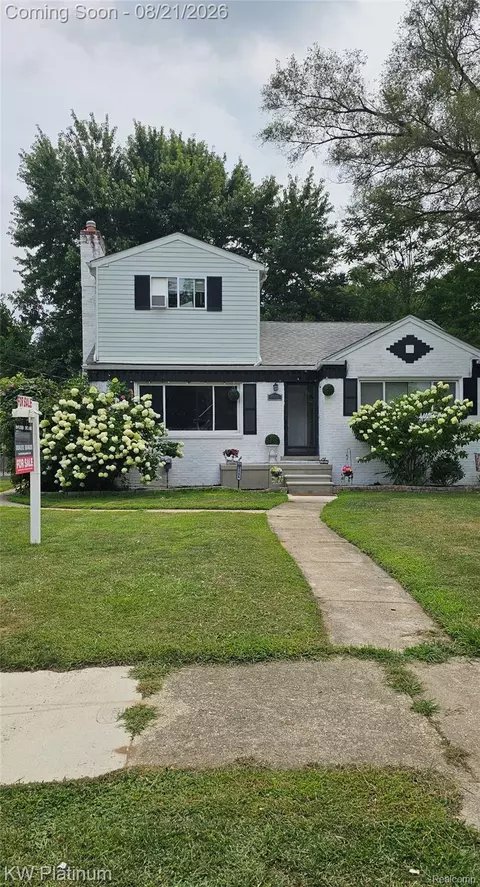 8586 Superior, Center Line, MI 48015