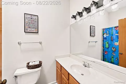 Bath - 6523 Ridgeview Dr, Independence, MI 48346 photo 2 of 5