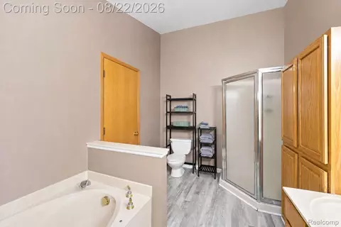 Bath - 6523 Ridgeview Dr, Independence, MI 48346 photo 4 of 5