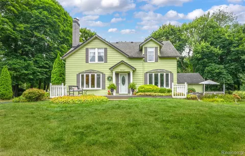 3841 Covert Rd, Waterford, MI 48328