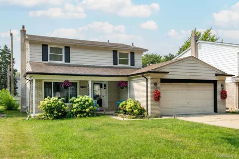 19922 Parkside St, Saint Clair Shores, MI 48080