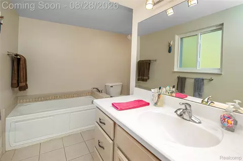 Bath - 11060 Clark Rd, Springfield, MI 48350 photo 3 of 3