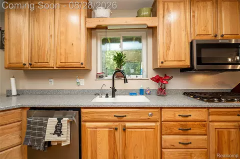 Kitchen - 11060 Clark Rd, Springfield, MI 48350 photo 2 of 3