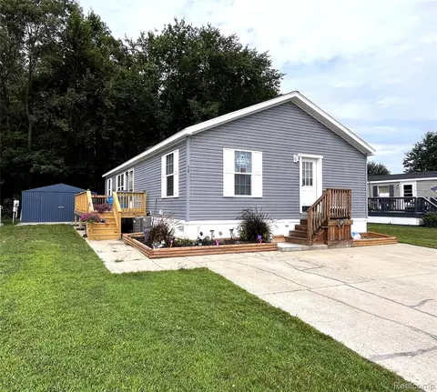 563 Allen Apt 48 Rd, Milan, MI 48160