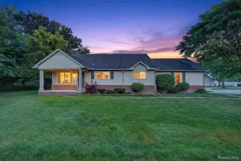 16830 Kenwood Ct, Roseville, MI 48066