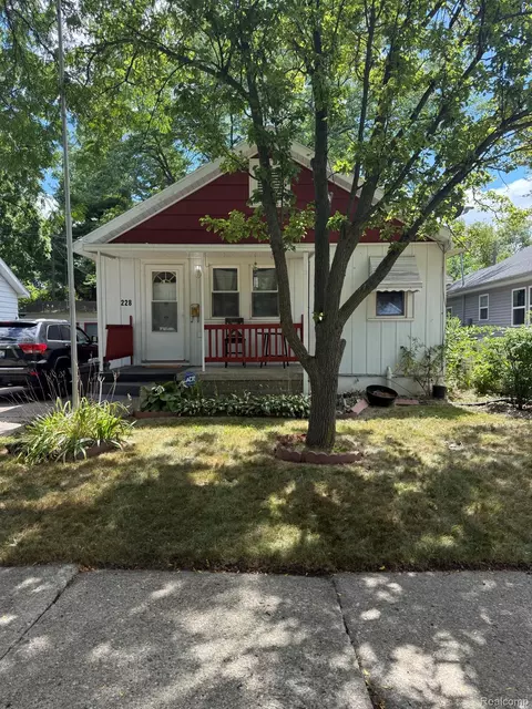 228 Borland Ct, Saginaw, MI 48602