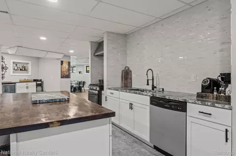 Kitchen - 65339 Romeo Plank Rd, Ray, MI 48096 photo 7 of 8