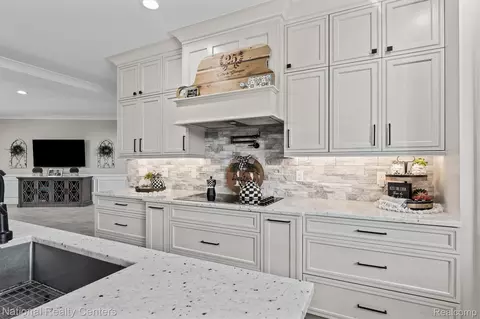 Kitchen - 65339 Romeo Plank Rd, Ray, MI 48096 photo 3 of 8