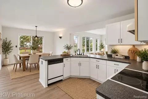 Kitchen - 2613 Marcus Dr, Troy, MI 48083 photo 2 of 3