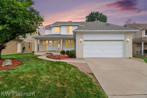 Exterior - 2613 Marcus Dr, Troy, MI 48083 photo 5 of 5