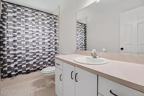 Bath - 2613 Marcus Dr, Troy, MI 48083 photo 3 of 3