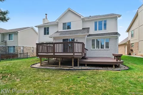 Exterior - 2613 Marcus Dr, Troy, MI 48083 photo 4 of 5