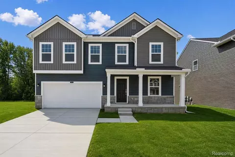 423 Hidden Riv W, Holly, MI 48442