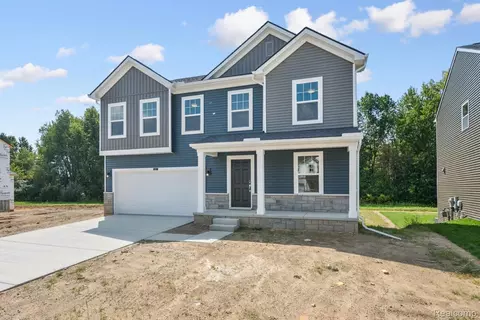 423 Hidden Riv W, Holly, MI 48442