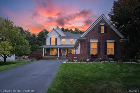 205 Franklin Lake Cir, Oxford, MI 48371