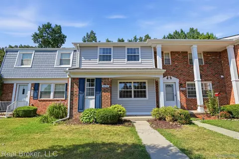 24752 Olde Orchard St, Novi, MI 48375