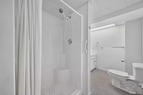 Bath - 9178 Nicole Ln, Davison, MI 48423 photo 4 of 4