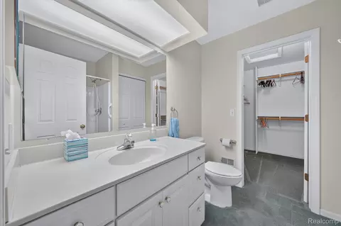 Bath - 9178 Nicole Ln, Davison, MI 48423 photo 1 of 4