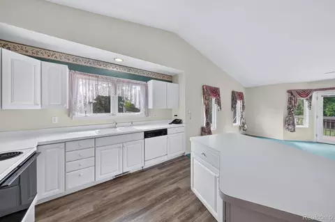 Kitchen - 9178 Nicole Ln, Davison, MI 48423 photo 2 of 5