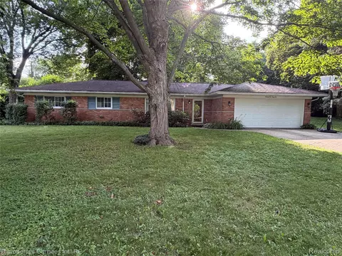 2646 Berry Dr, Bloomfield Hills, MI 48304