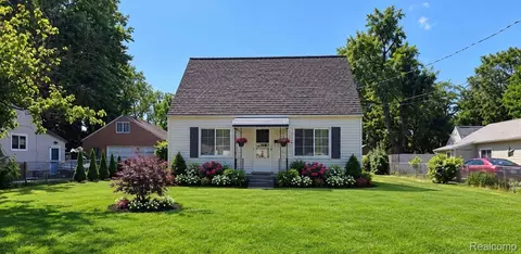 1198 Brabbs St, Burton, MI 48509