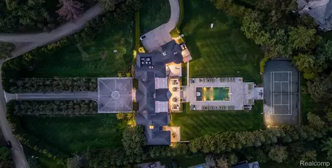 5035 Brookdale Rd, Bloomfield Hills, MI 48304