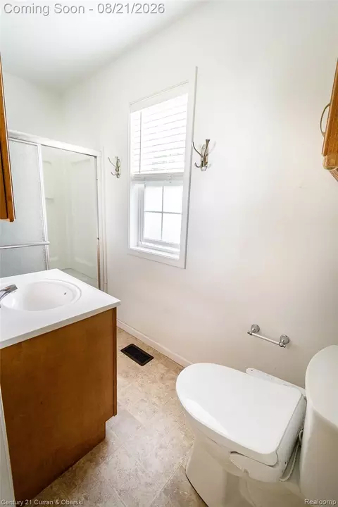 Bath - 3013 Lakeview St, Monroe, MI 48162 photo 3 of 3