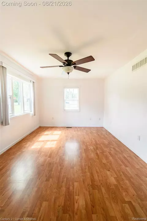 Living - 3013 Lakeview St, Monroe, MI 48162 photo 2 of 5
