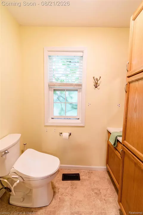 Bath - 3013 Lakeview St, Monroe, MI 48162 photo 1 of 3