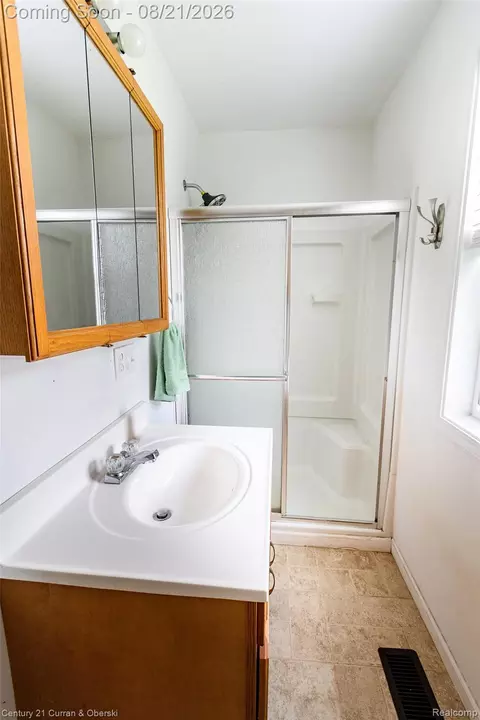 Bath - 3013 Lakeview St, Monroe, MI 48162 photo 2 of 3