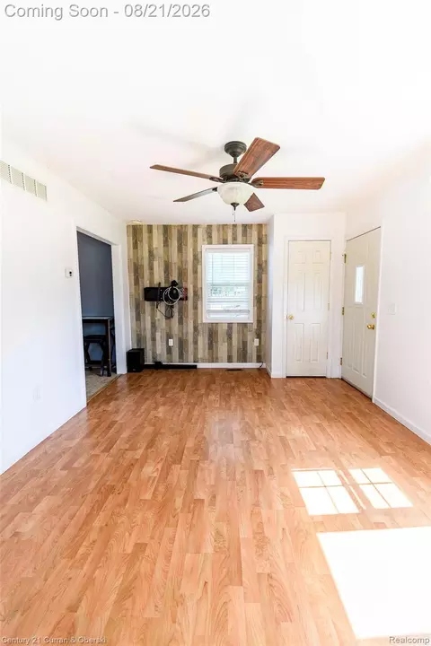 Living - 3013 Lakeview St, Monroe, MI 48162 photo 3 of 5