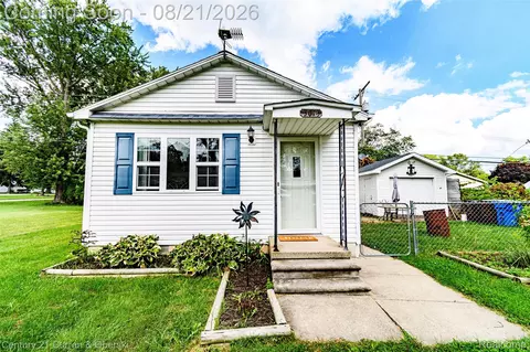 3013 Lakeview St, Monroe, MI 48162