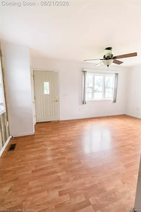 Living - 3013 Lakeview St, Monroe, MI 48162 photo 1 of 5