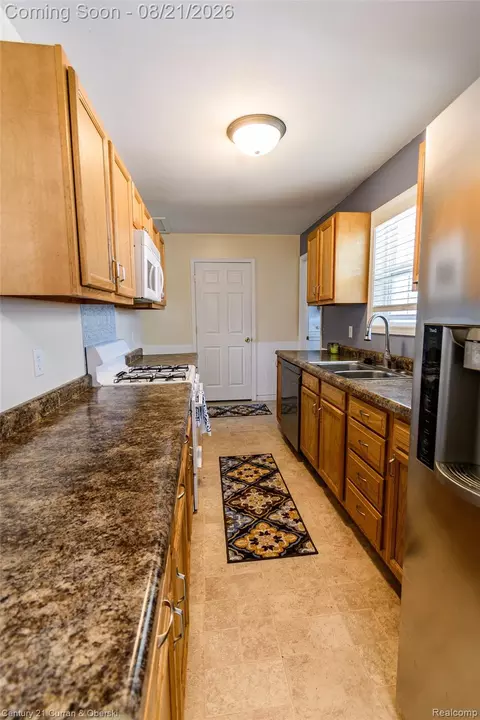 Kitchen - 3013 Lakeview St, Monroe, MI 48162 photo 2 of 4