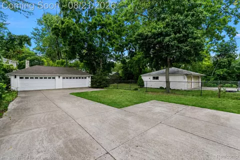Exterior - 475 Saint Clair Ave, Grosse Pointe, MI 48230 photo 5 of 7
