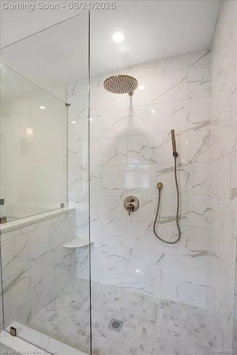 Bath - 475 Saint Clair Ave, Grosse Pointe, MI 48230 photo 4 of 6